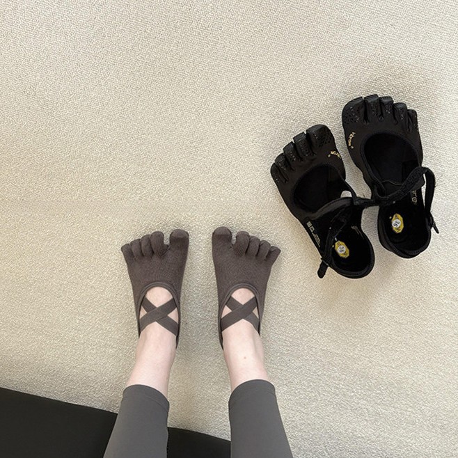 Women's Criss-Cross Strappy Fi - огляд і ціна Grip Sock Yoga
